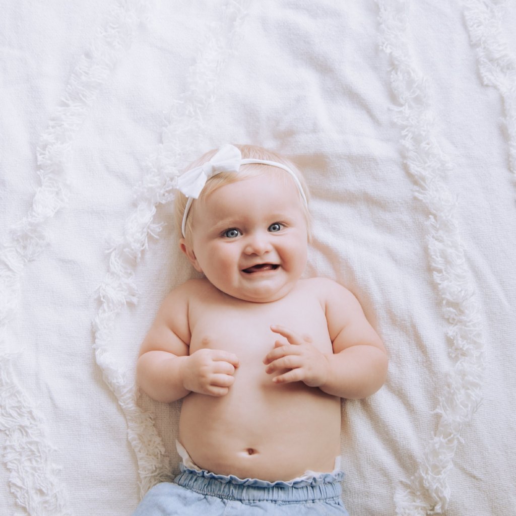 White Cotton baby hairbow, White Bow Baby headband, White Bow