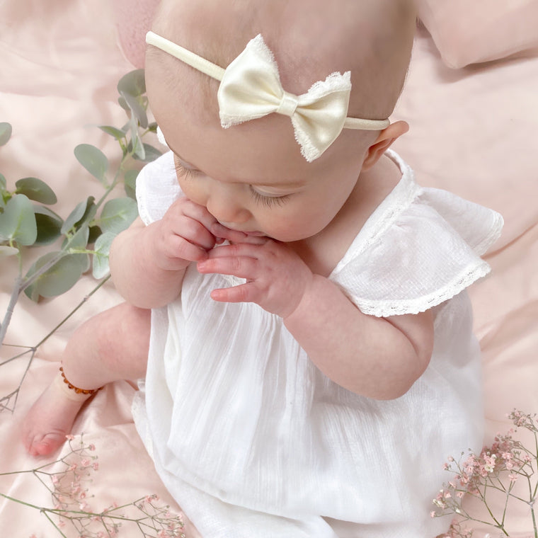 Fleur Frill Satin Baby Bow Headband / Ivory