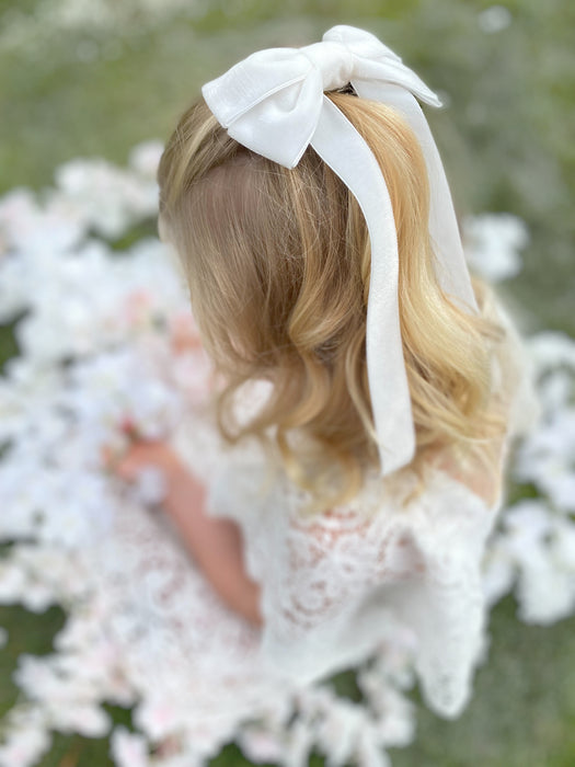 Discover the beautiful Fable Velvet Bow Barrette in Pale Ivory, perfect for flower girls and weddings, Oversize velvet hair bow, Ivory velvet hair bow, velvet hair bow uk, Ivory bow for flower girl, flower girl bow, large velvet bow uk, ivory velvet bow,barrette, hair bow for flower girl, flower girl hair accessories