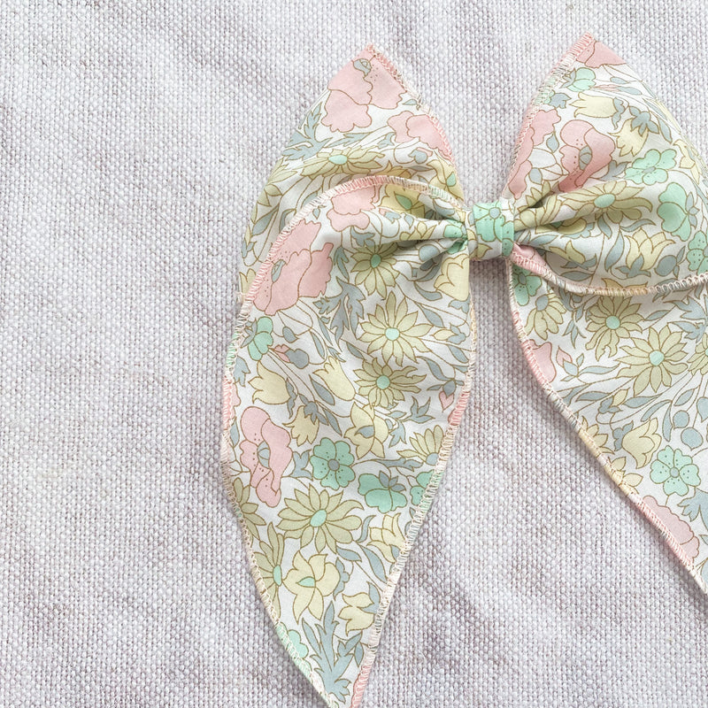 Prairie Bow Classic/ Liberty Poppies & Daisies