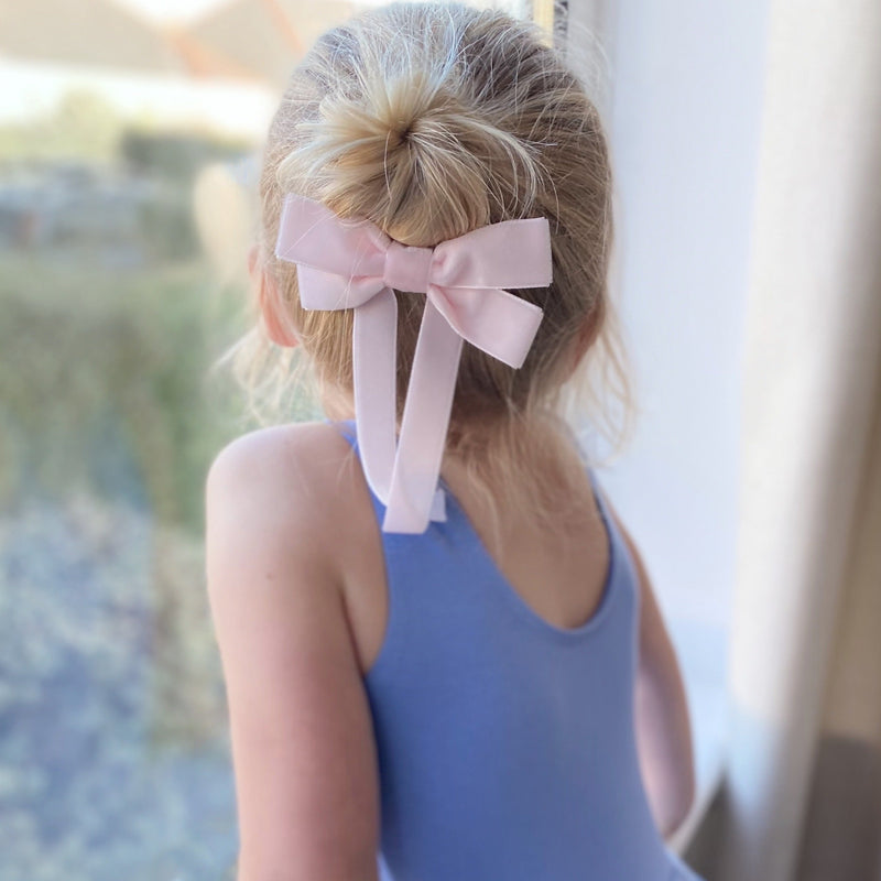 Children’s pale pink velvet hair bow, little love fable velvet hair bow, child’s pale pink hair bow, velvet hair bow for child, pale pink hair bow velvet. Children’s hair bow in pink velvet 