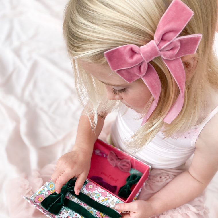 Fable Petite Velvet Bow/ BERRY