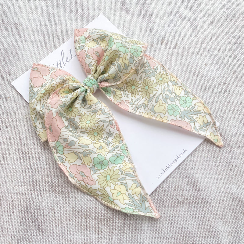 Prairie Bow Classic/ Liberty Poppies & Daisies