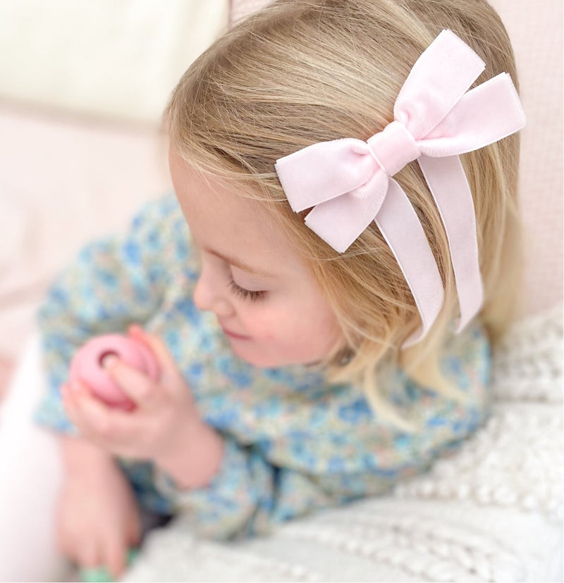 Children’s pale pink velvet hair bow, little love fable velvet hair bow, child’s pale pink hair bow, velvet hair bow for child, pale pink hair bow velvet. Children’s hair bow in pink velvet 