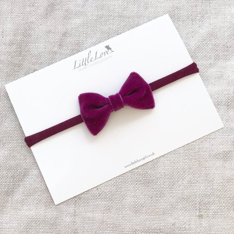Little Love Velvet Bow Baby Headband Chrismas Set, Red and Green Velvet Bow headbands, christmas baby bow headbands, Red velvet bow headband for baby, Green velvet bay bow headband, Christmas baby headband set, Velvet Baby Bow headbands, Red baby headband with bow, Christmas baby hairbows 