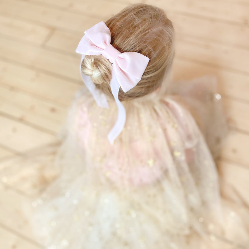 Fable Velvet Bow Barrette in pale pink, Pink Fable bow barrette, flower girl bows, Oversize velvet hair bow, large velvet bow uk, pink velvet bow barrette, hair bow for little  girl, girls wearing hair accessories uk, pink hair bows for little girls 