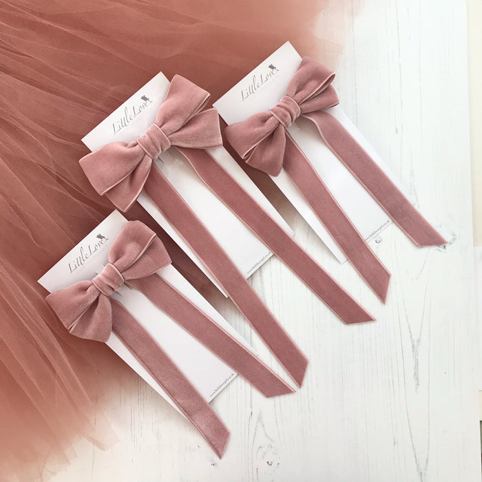 Little Love velvet bow hair clip in pink or ivory, flower girl bow hair clip, large velvet bow uk, ivory velvet hair bow, bow for flower girl, pink flower girl bow, flower girl hair accessories uk, uk flower girl accessory, Pink velvet hairbow, blush pink velvet hairbow, velvet bow barrette, Jennifer behr bow barrette 