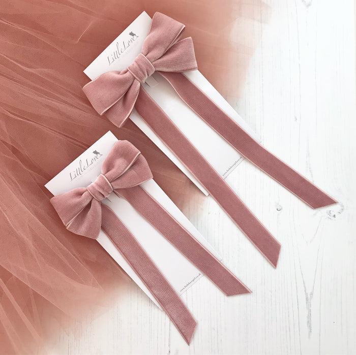 Little Love velvet bow hair clip in pink or ivory, flower girl bow hair clip, large velvet bow uk, ivory velvet hair bow, bow for flower girl, pink flower girl bow, flower girl hair accessories uk, uk flower girl accessory, Pink velvet hairbow, blush pink velvet hairbow, velvet bow barrette, Jennifer behr bow barrette 