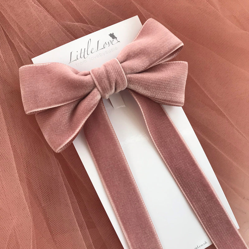Little Love velvet bow hair clip in pink or ivory, flower girl bow hair clip, large velvet bow uk, ivory velvet hair bow, bow for flower girl, pink flower girl bow, flower girl hair accessories uk, uk flower girl accessory, Pink velvet hairbow, blush pink velvet hairbow, velvet bow barrette, Jennifer behr bow barrette 